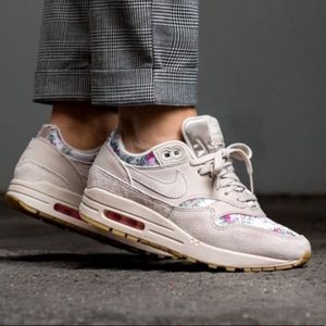 NIKE AIR MAX Sneakers with Floral Design